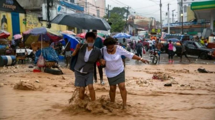 Tormenta tropical "Laura" deja al menos 4 muertos en el Caribe 