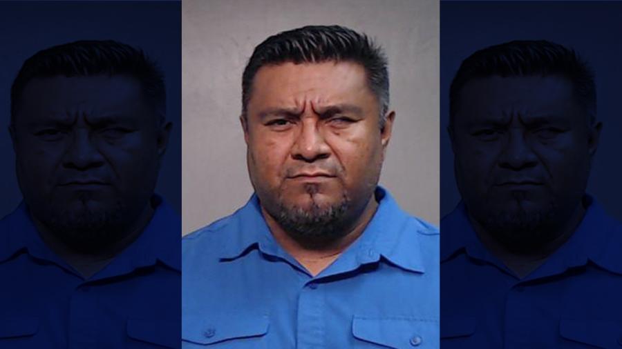 Detienen a oficial de Texas acusado de violar a un niño