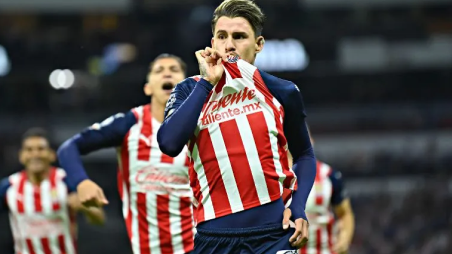 Chivas le pega al Cruz Azul en el Azteca
