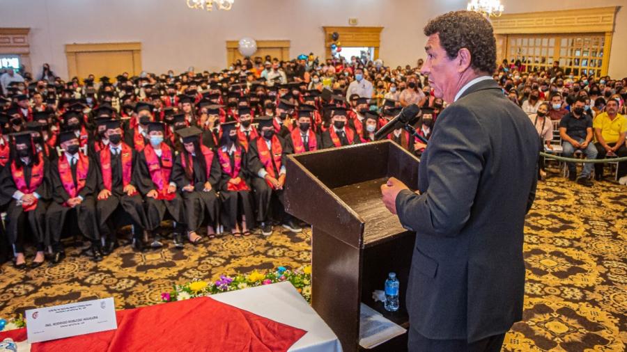 Reconocen liderazgo del alcalde Mario López, en ceremonia de graduación de CBTIS 189