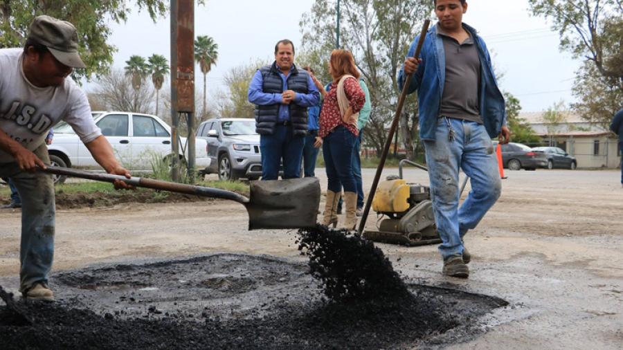 Alcalde continúa supervisando obras de bacheo 