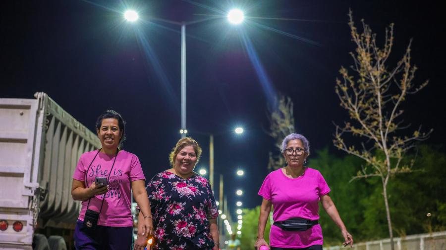 Alumbra Gobierno de Carlos Peña Ortiz 15 cuadras en Parque Lineal Jarachina Sur 