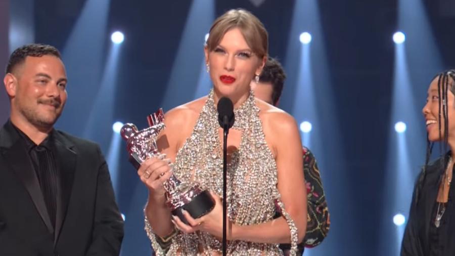 Taylor Swift anuncia nuevo disco inédito que llegará en octubre