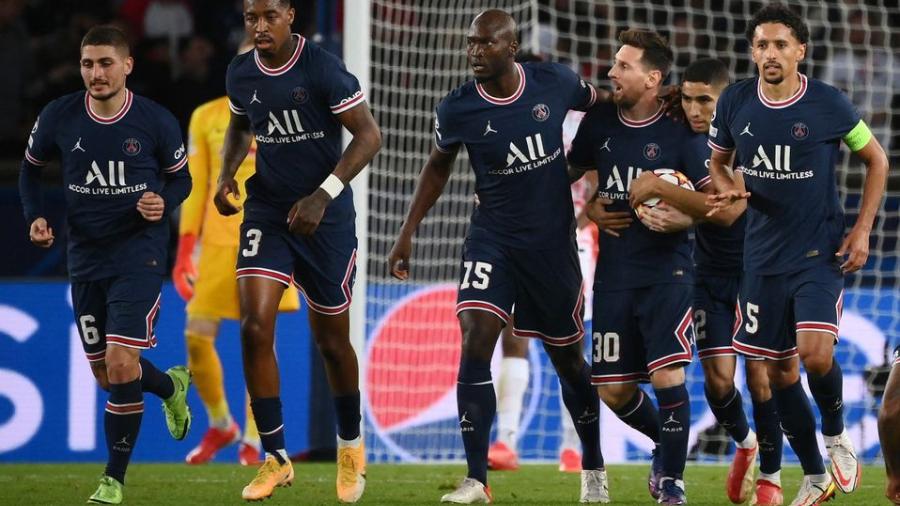 Con doblete de Messi, el PSG vence al Leipzig