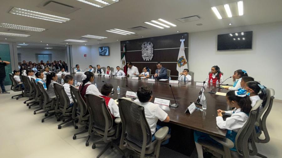 Viven alumnos experiencia de Cabildo Infantil