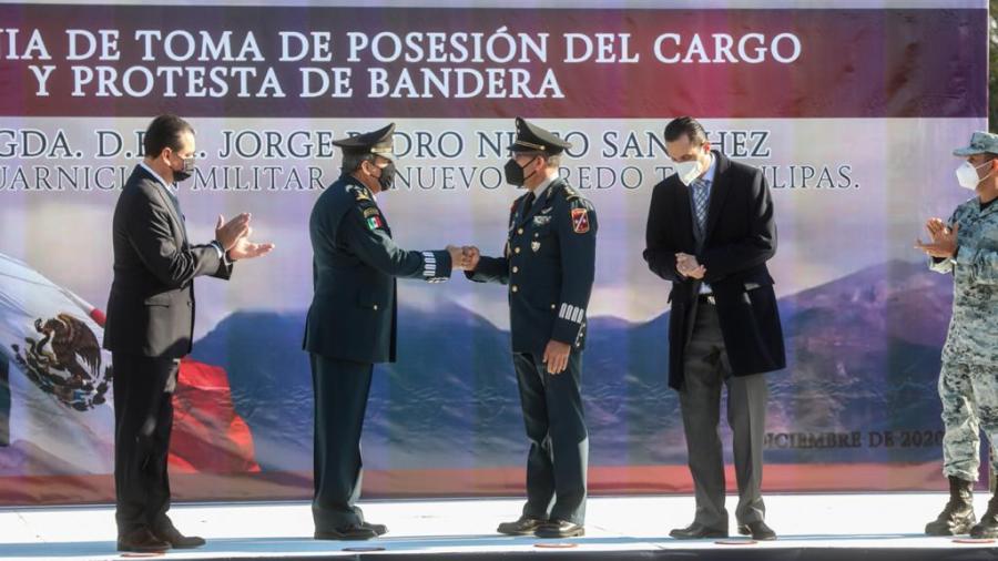 Atestigua Rivas toma de posesión de nuevo comandante de la Guarnición Militar