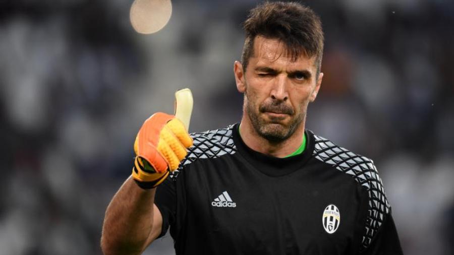 Buffon aplaza su retiro