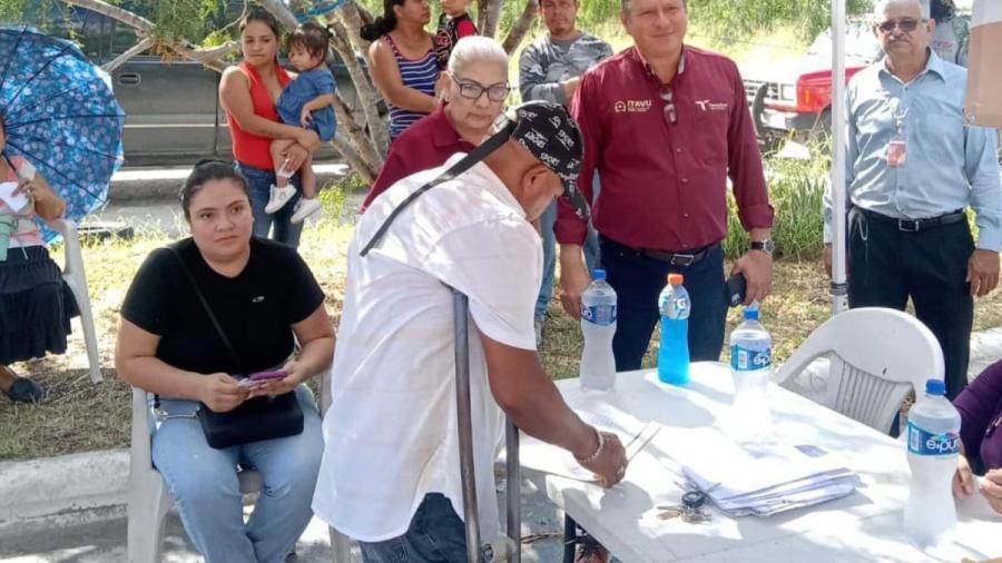 ITAVU asigna terrenos y escrituras a familias de Matamoros