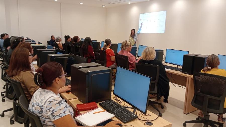 Mujeres de todas las edades concluyen curso de computaci&oacute;n del Gobierno Municipal en la Infoteca Sor Juana