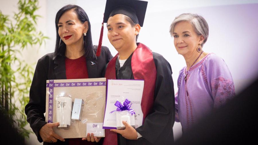 Entrega DIF Tamaulipas nueva generación de profesionales en Terapia Física