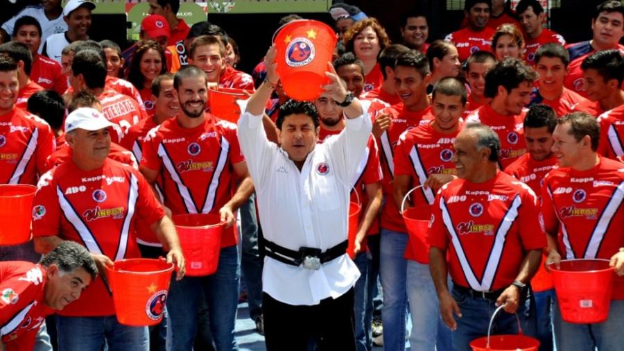 Multan a Fidel Kuri por comentarios contra el VAR