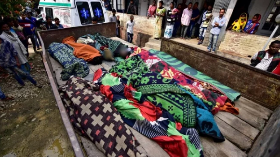 Aumenta a 150 muertos por consumo de alcohol adulterado en India