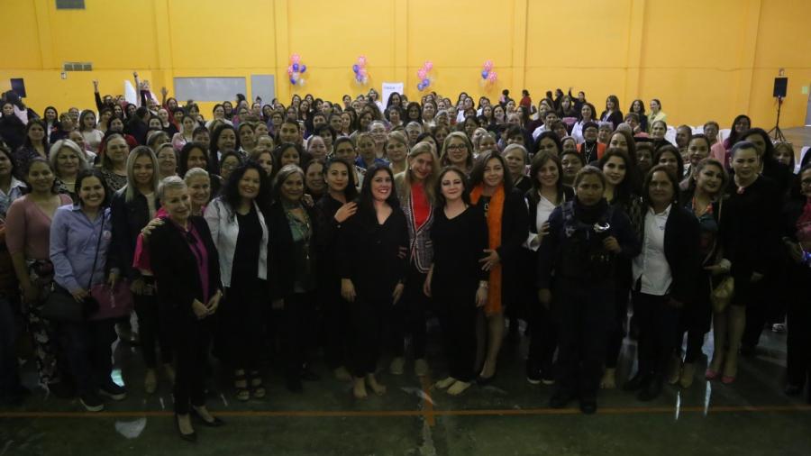 Reconoce Maki Ortiz logros de las mujeres