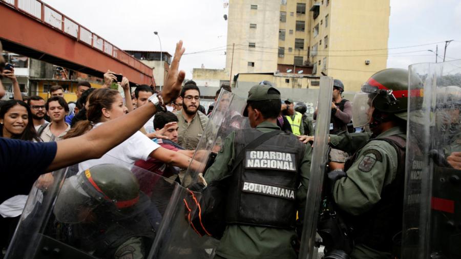 Francia y Venezuela quieren mantener separación de poderes