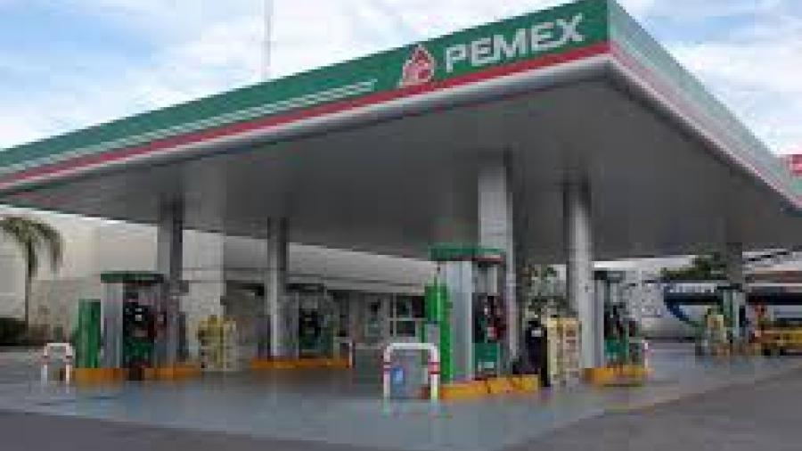 Precios de gasolinas disminuirán dos centavos este martes