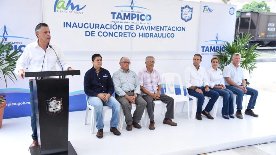 Lleva Chucho Nader obras de pavimentación a la colonia Tamaulipas
