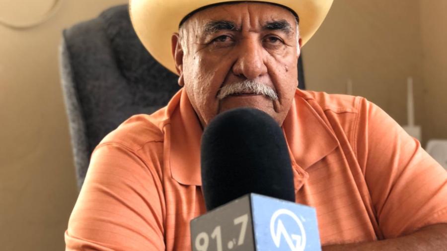 Carece el campo de cubrebocas, mas no de multas por no usarlos.