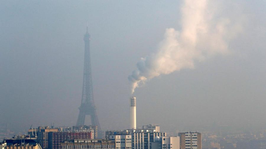 Francia aplica restricciones vehiculares por contaminación