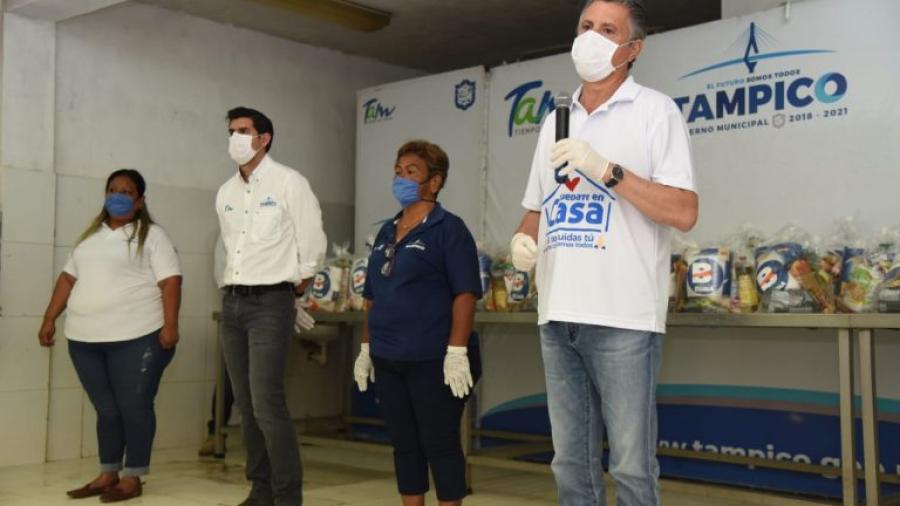 Distribuye Chucho Nader ayuda alimentaria a despicadoras, trabajadores libres y choferes de ruta