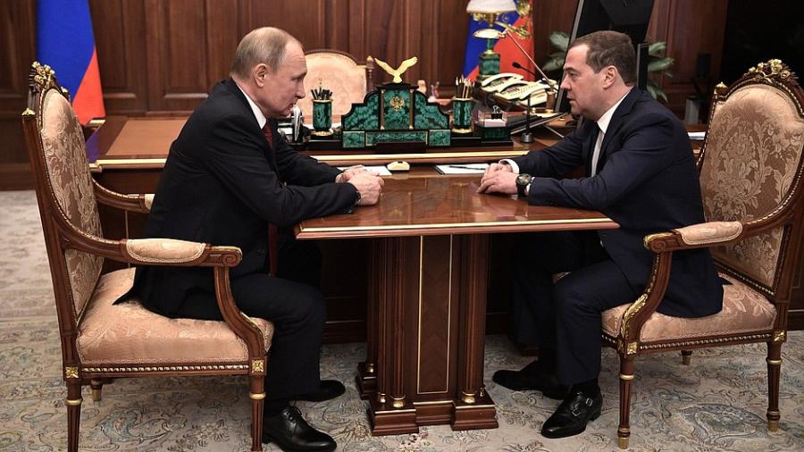 Primer ministro de Rusia, Dmitri Medvedev, anunció la dimisión de su gobierno
