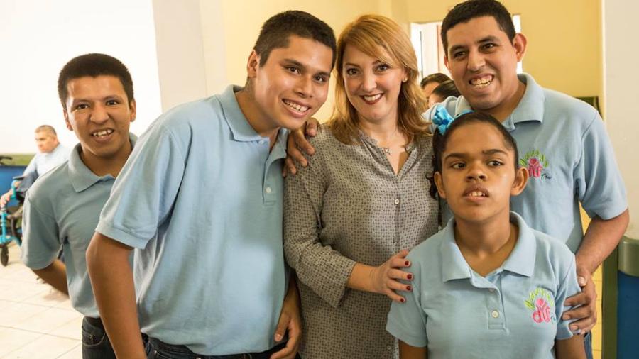 Presidenta de DIF Tamaulipas da banderazo para inicio de obras