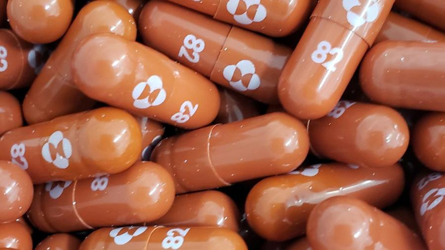 Reino Unido se convierte en el primer país en aprobar un antiviral oral contra COVID-19