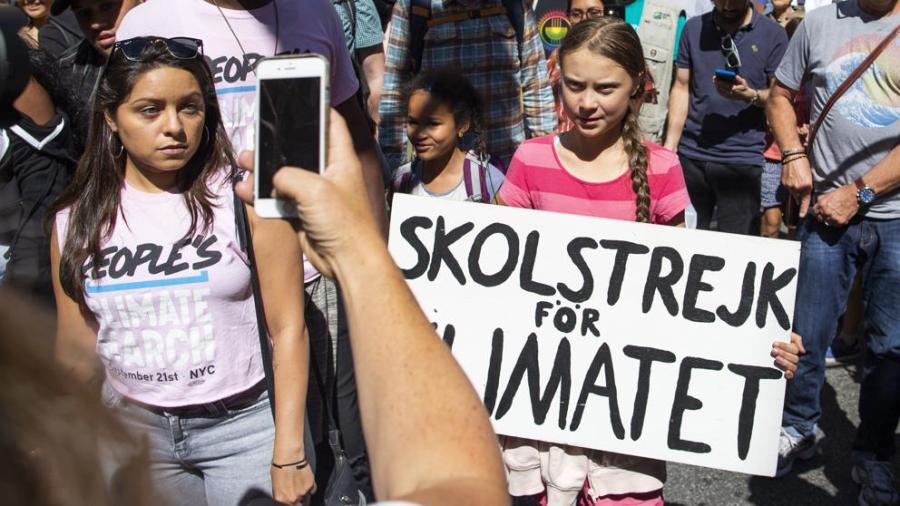 Manifestantes protestan por el cambio climático