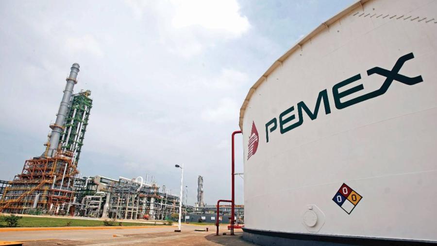 Suman 7 fallecidos por explosión en refinería de Pemex en Salamanca