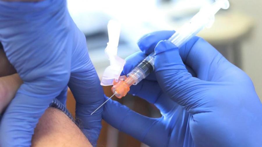 Johnson & Johnson suspende ensayos de vacuna contra Covid-19 por enfermedad de voluntario