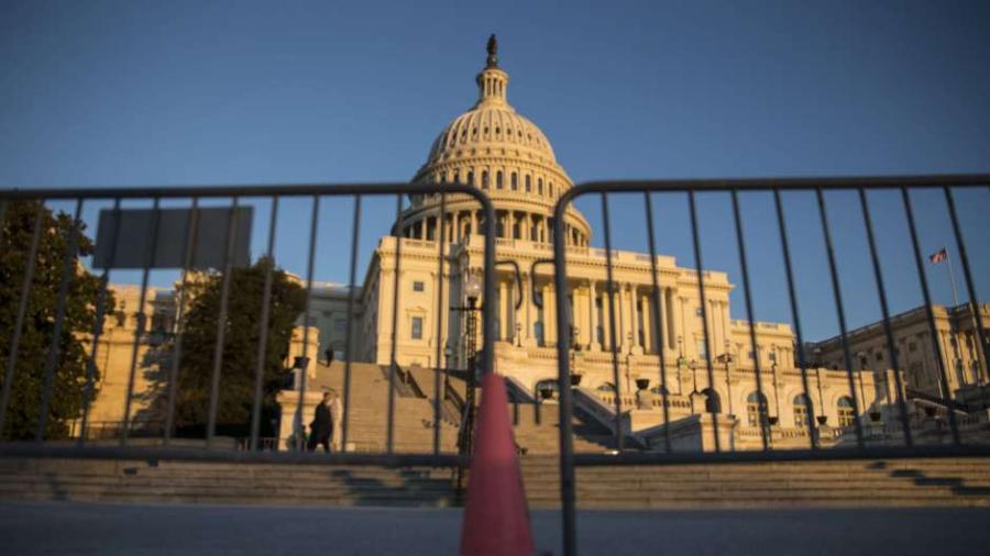 Tercer día de cierre de gobierno en EU por financiación de muro