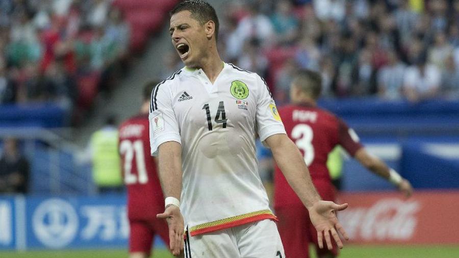 Chicharito podría cambiar de número en su jersey