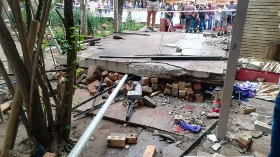 Mueren tres niños tras derrumbe en un colegio en Sudáfrica