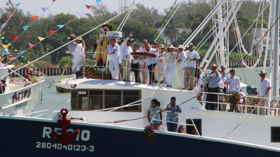 Con éxito se realiza la procesión de la Virgen de Carmen en Madero