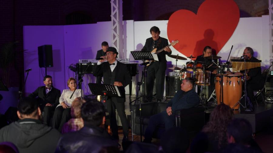 Corazón acústico llena de magia y música la sala Sergio Peña