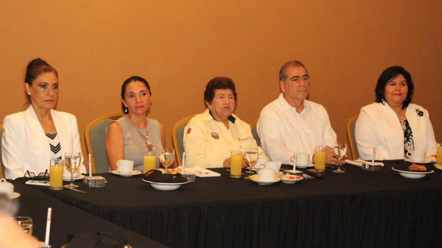 Se re&uacute;ne Alcaldesa con empresarios de la localidad 