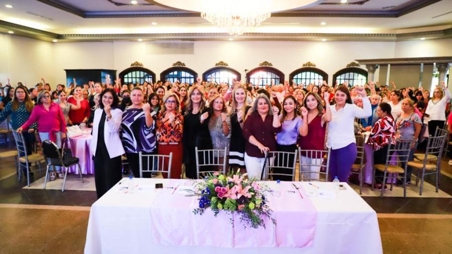 Levantan la mano mujeres de Díaz Ordaz, "Por Ella, Por Todas"