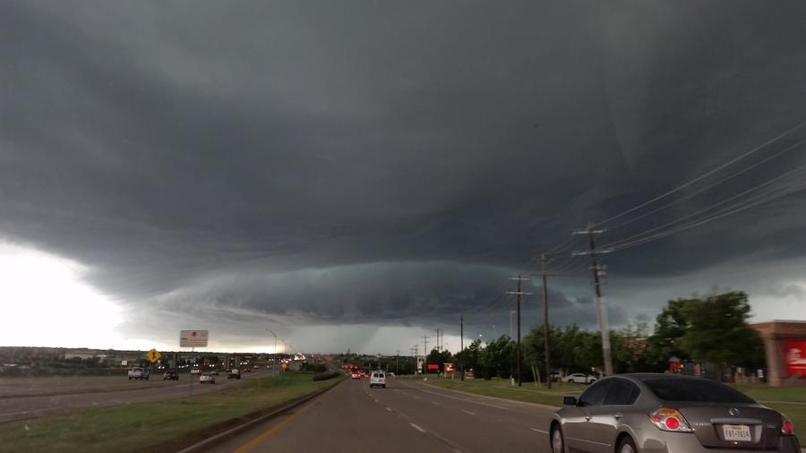 Tromba provoca apagones en el sur de Texas