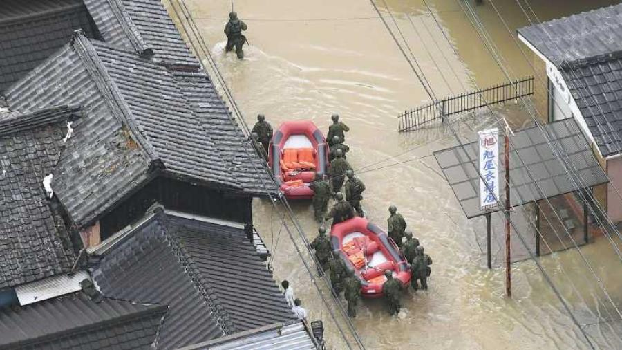 Lluvias torrenciales dejan tres muertos y más de 200 atrapados en Japón