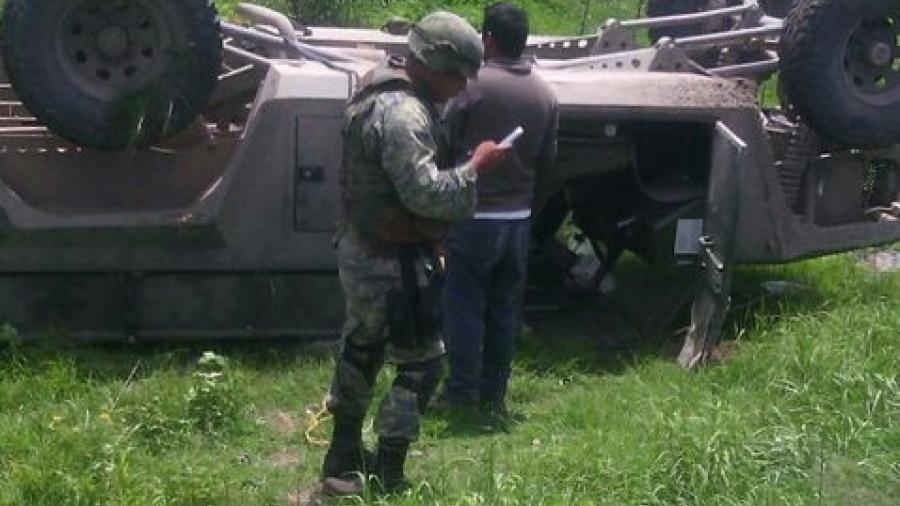 Dos militares muertos y dos heridos en volcadura