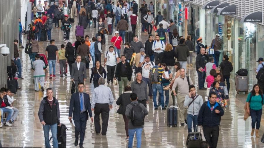 Se inclina de la Madrid por ayudar a las líneas aéreas a mejorar sus operaciones