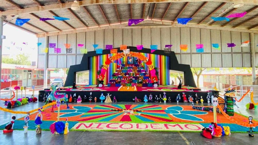 Montan gran altar en primaria Francisco Nicodemo