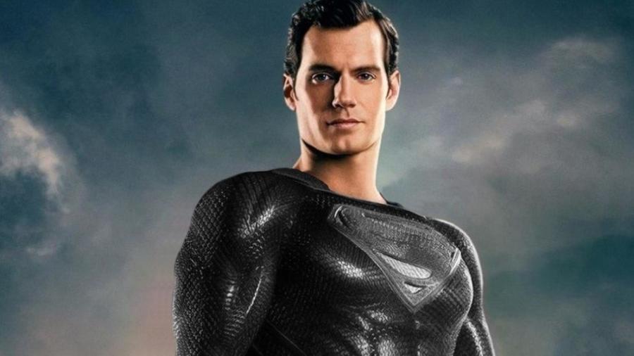 Presentan traje de Superman en color negro 