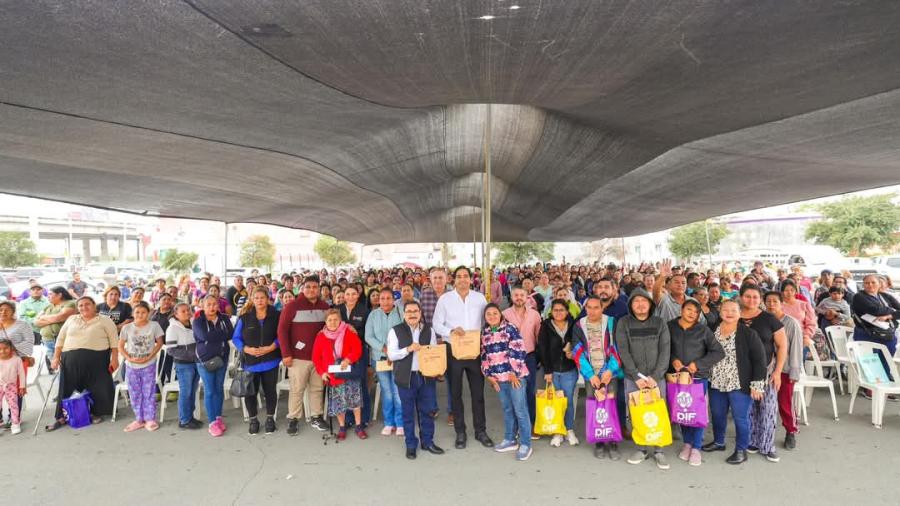Entregó Alcalde Carlos Peña Ortiz paquetes de alimentos a familias necesitadas