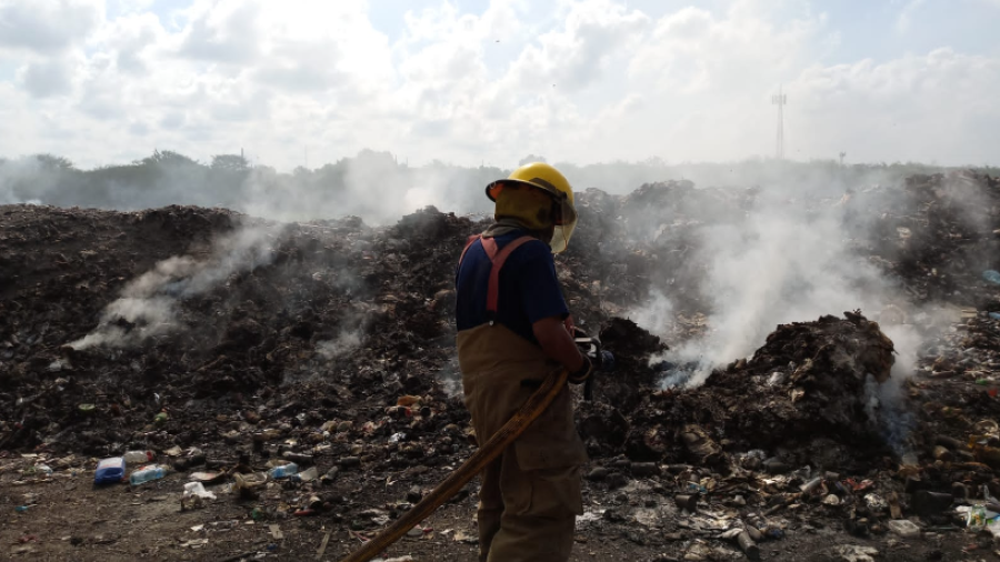Atiende Protección Civil incendio de basurero Las Calabazas 