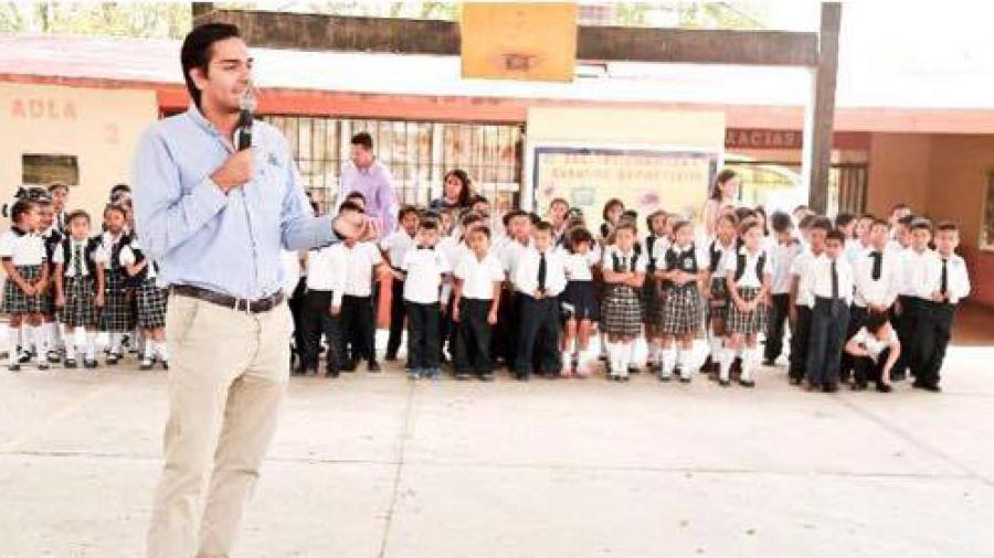 Previene DIF sobre embarazos a menores de edad