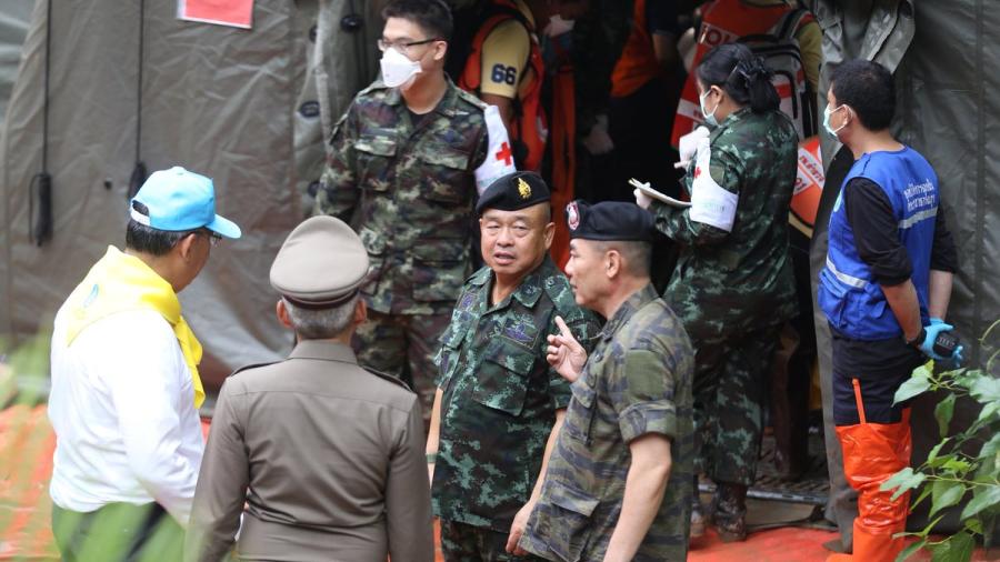 Se reanudan las labores de rescate en la cueva de Tailandia