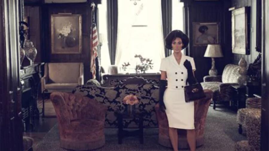 Kim Kardashian posa al estilo de Jackie Kennedy