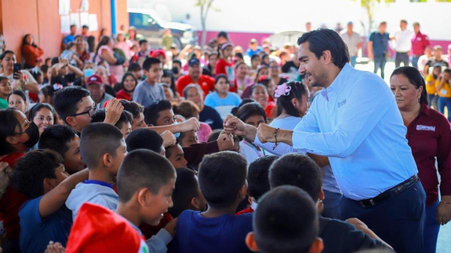 Celebró Alcalde Carlos Peña Ortiz Posada Navideña con familias del ejido Los Cavazos