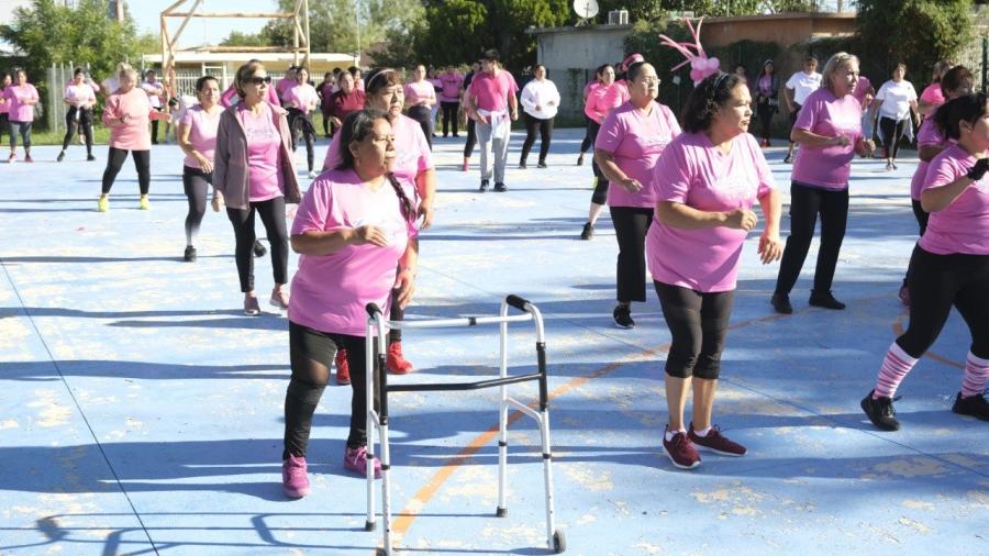 Conmemora sistema DIF día mundial de la lucha contra el cáncer de mama con zumbatón