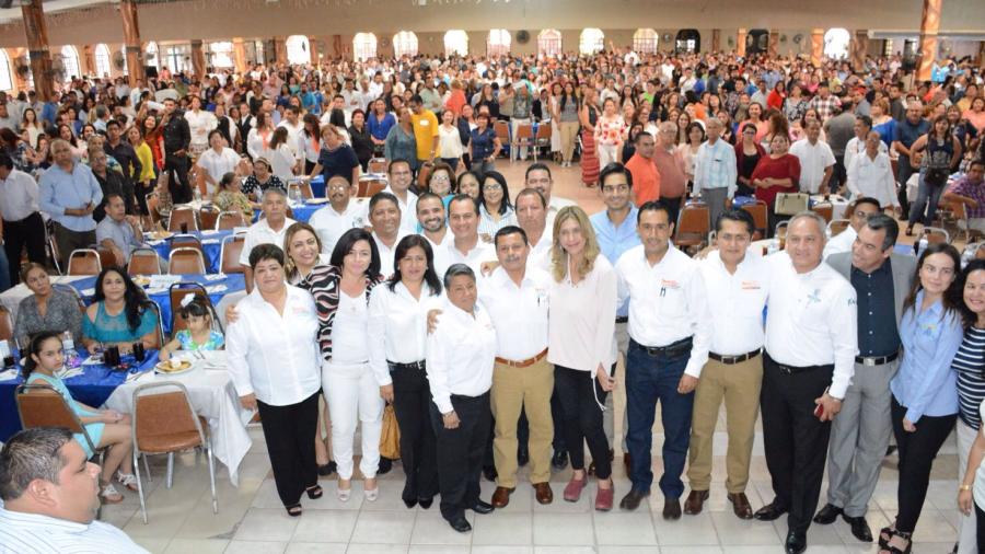 Gobierno de Reynosa festeja en grande a los Maestros